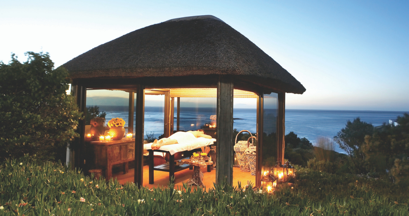 Hierdie grasdakkamer kan vir ’n spa-sessie ingespan word. Hierdie grasdakkamer kan vir ’n spa-sessie ingespan word.